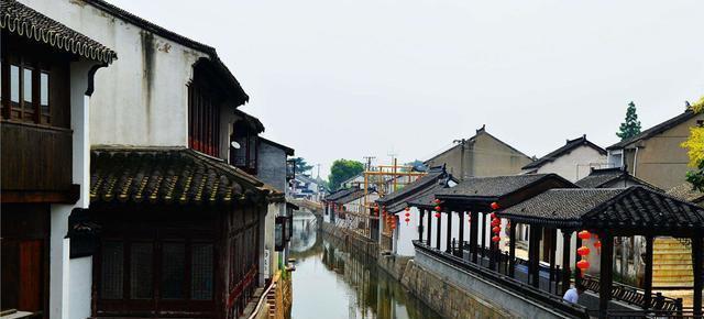 逃出昏暗的房子