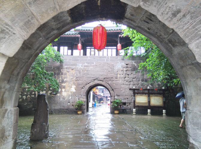 “年货经济”迸发新活力 消费“龙”卷风袭来